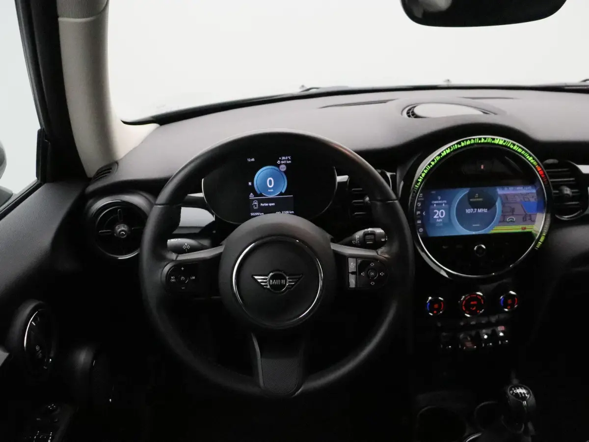 Cooper Premium Pakket + PDC + LED + Driving Assistant + Cruise Control + 16''