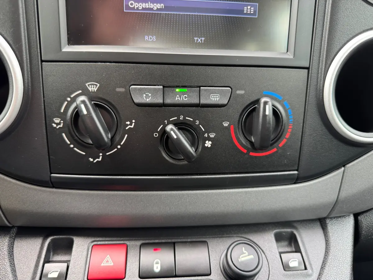 1.2 PureTech Allure,Parkeersensoren,cruisecontrol,Navigatie/bluetooth,trekhaak,