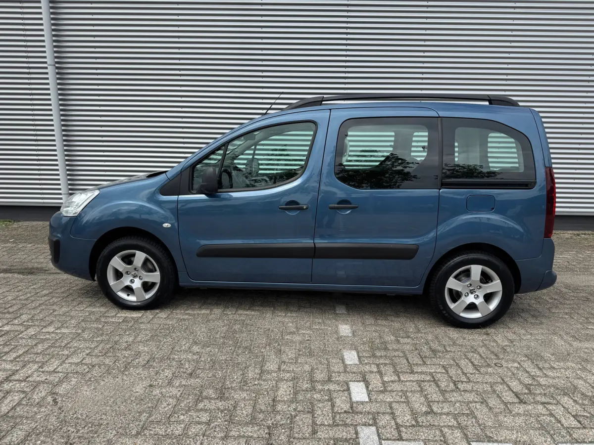 1.2 PureTech Allure,Parkeersensoren,cruisecontrol,Navigatie/bluetooth,trekhaak,