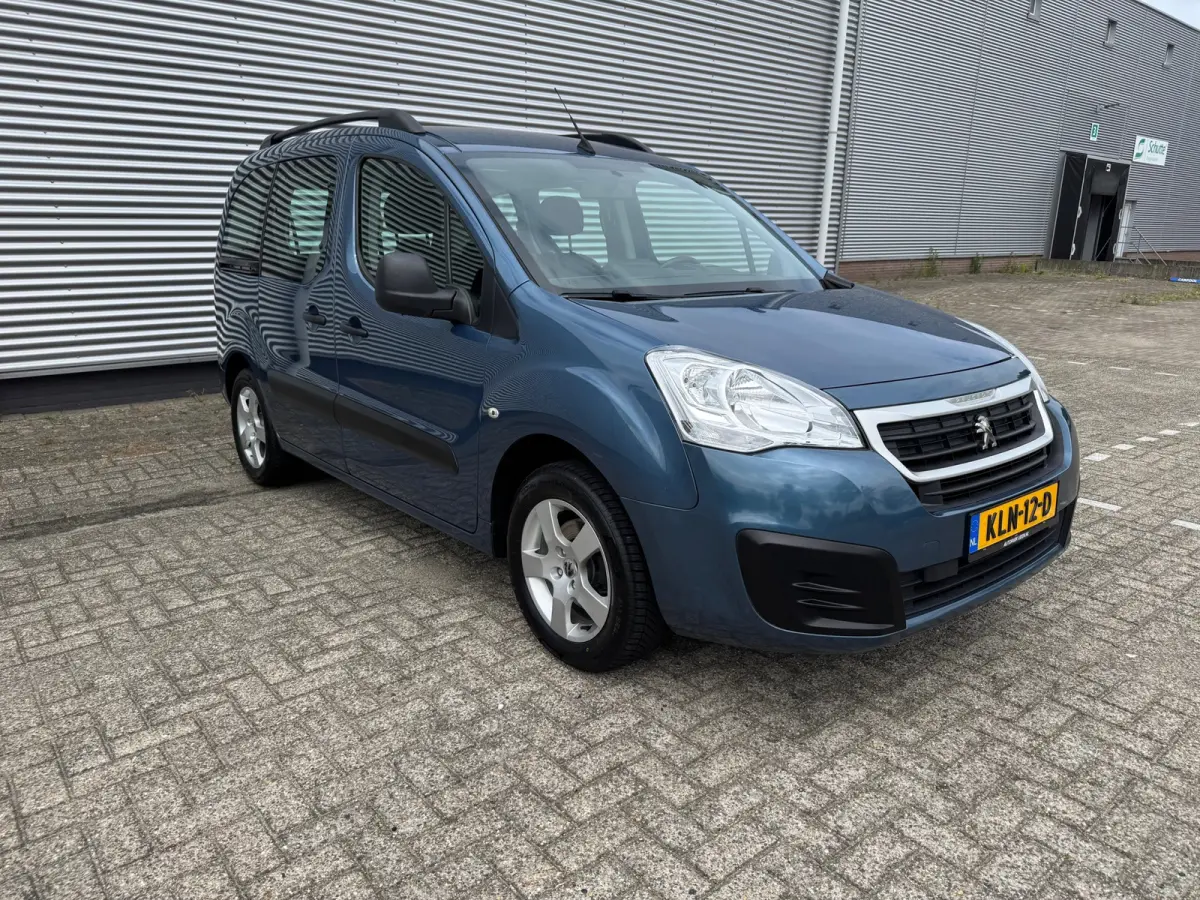 1.2 PureTech Allure,Parkeersensoren,cruisecontrol,Navigatie/bluetooth,trekhaak,