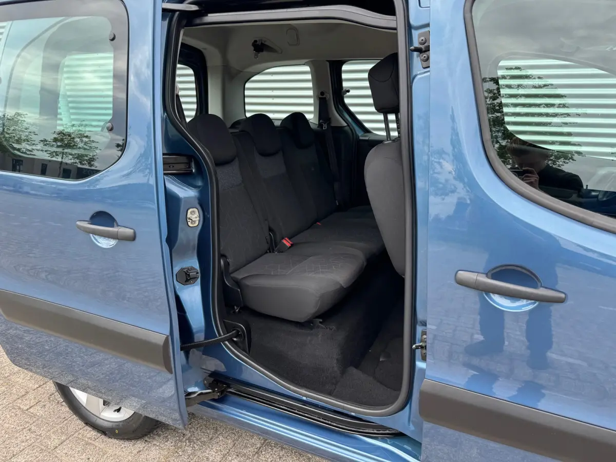 1.2 PureTech Allure,Parkeersensoren,cruisecontrol,Navigatie/bluetooth,trekhaak,