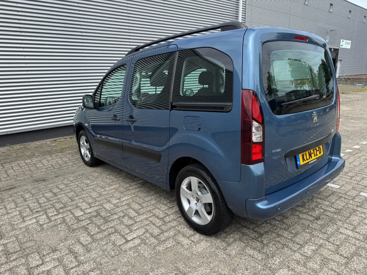 1.2 PureTech Allure,Parkeersensoren,cruisecontrol,Navigatie/bluetooth,trekhaak,