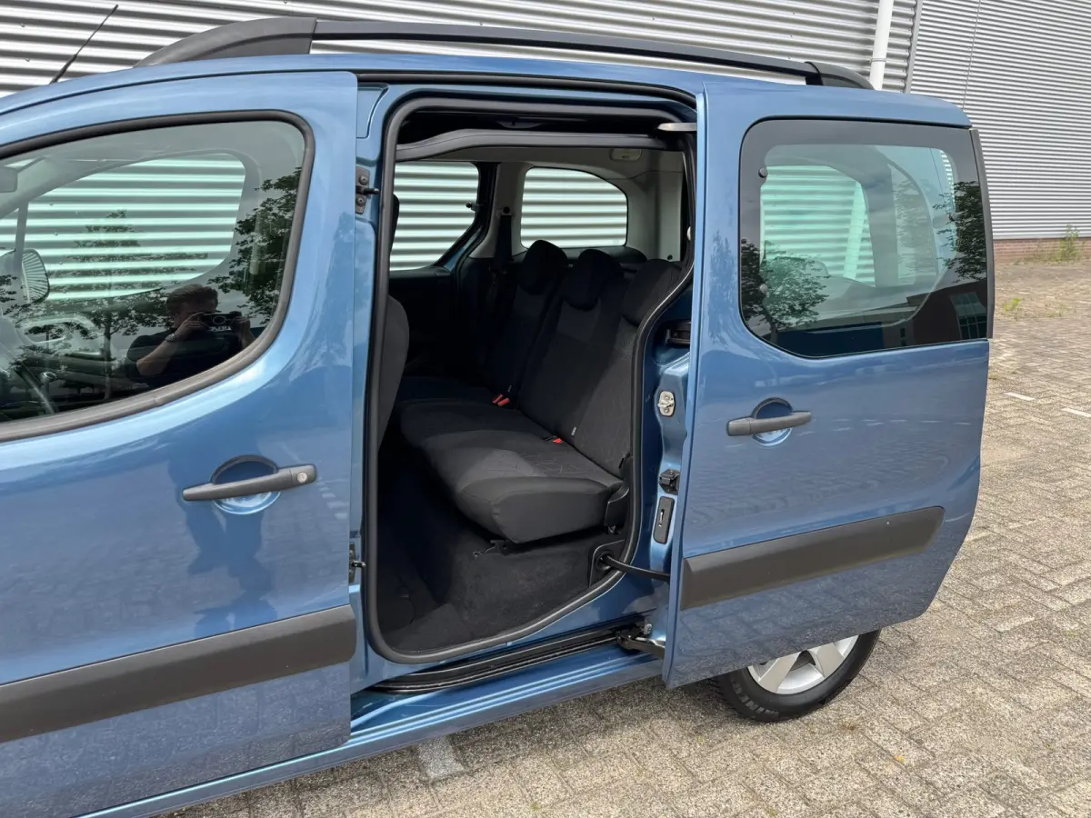 1.2 PureTech Allure,Parkeersensoren,cruisecontrol,Navigatie/bluetooth,trekhaak,