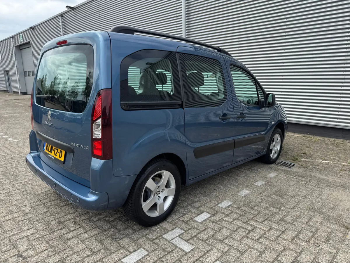1.2 PureTech Allure,Parkeersensoren,cruisecontrol,Navigatie/bluetooth,trekhaak,