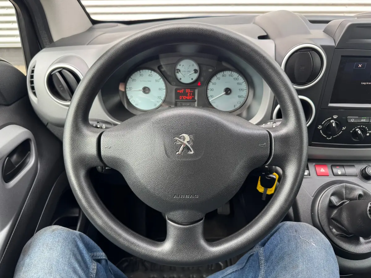 1.2 PureTech Allure,Parkeersensoren,cruisecontrol,Navigatie/bluetooth,trekhaak,