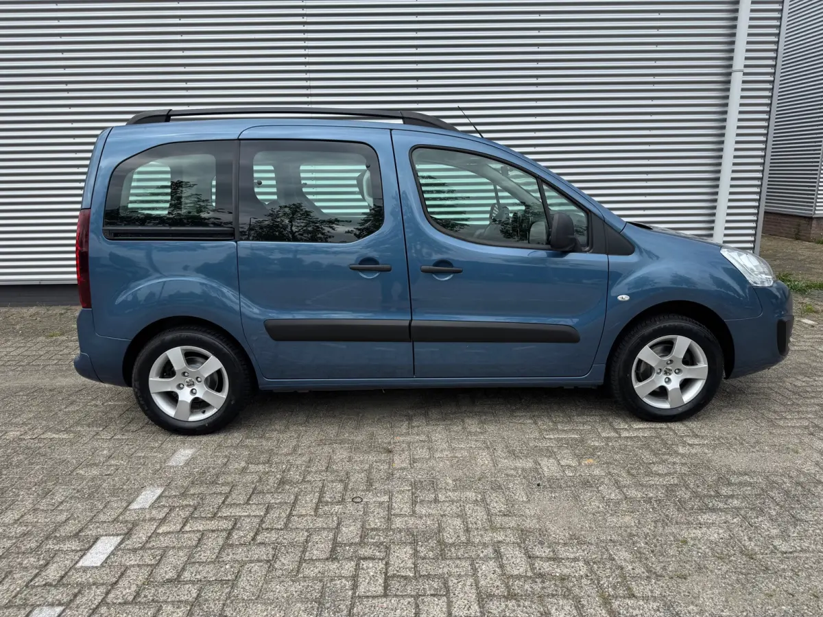 1.2 PureTech Allure,Parkeersensoren,cruisecontrol,Navigatie/bluetooth,trekhaak,