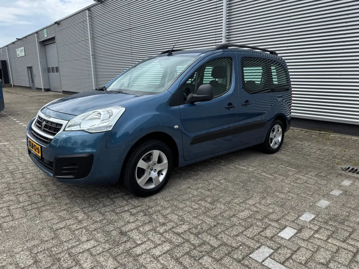 1.2 PureTech Allure,Parkeersensoren,cruisecontrol,Navigatie/bluetooth,trekhaak,