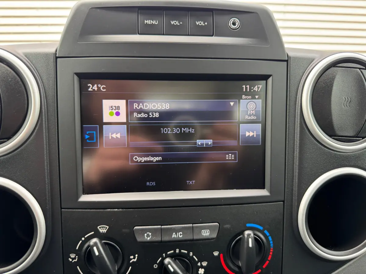 1.2 PureTech Allure,Parkeersensoren,cruisecontrol,Navigatie/bluetooth,trekhaak,