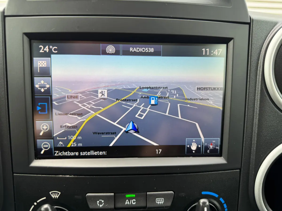 1.2 PureTech Allure,Parkeersensoren,cruisecontrol,Navigatie/bluetooth,trekhaak,