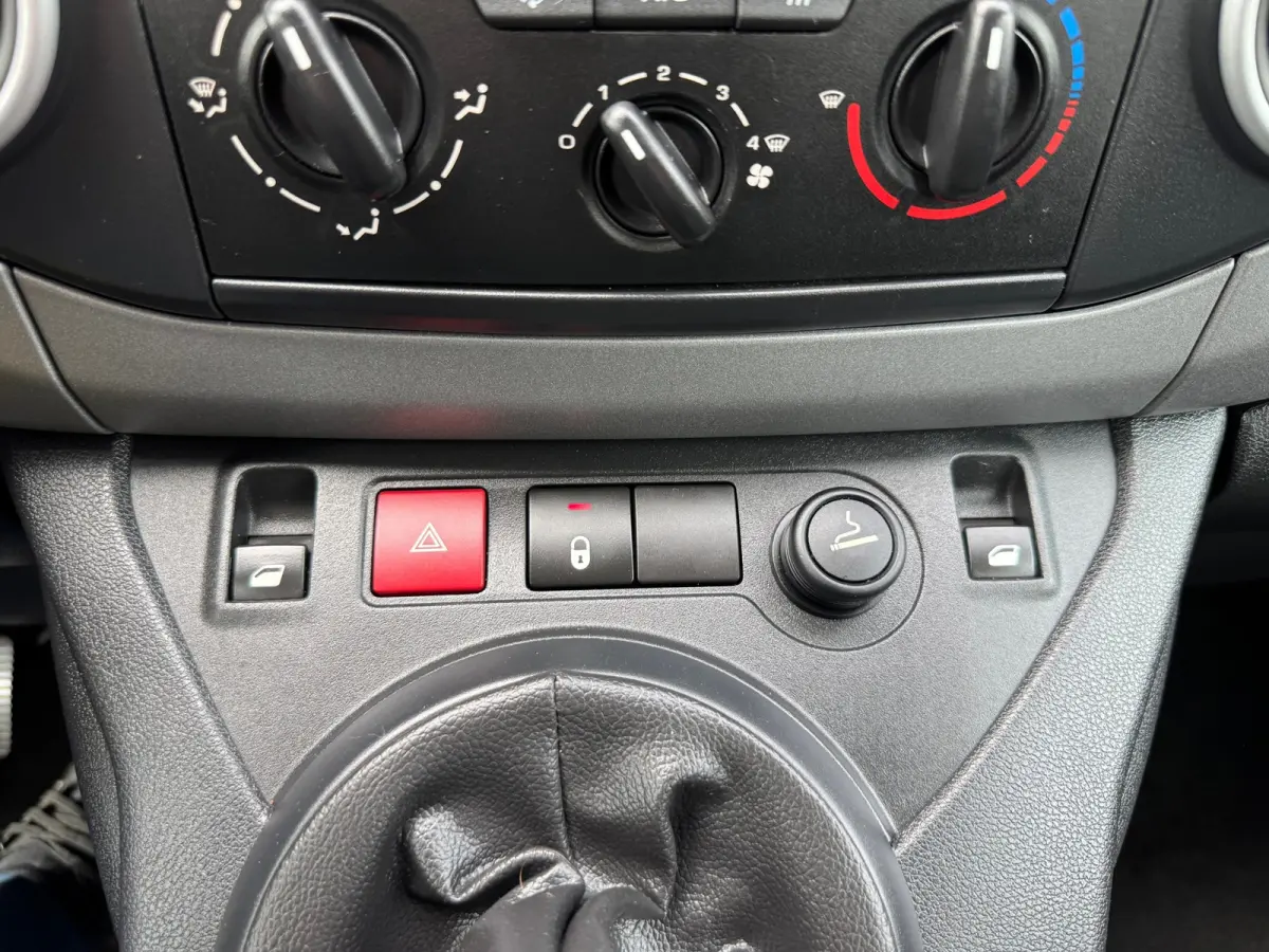 1.2 PureTech Allure,Parkeersensoren,cruisecontrol,Navigatie/bluetooth,trekhaak,