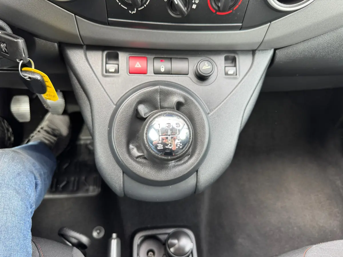 1.2 PureTech Allure,Parkeersensoren,cruisecontrol,Navigatie/bluetooth,trekhaak,