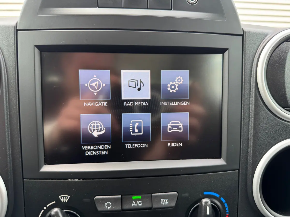 1.2 PureTech Allure,Parkeersensoren,cruisecontrol,Navigatie/bluetooth,trekhaak,