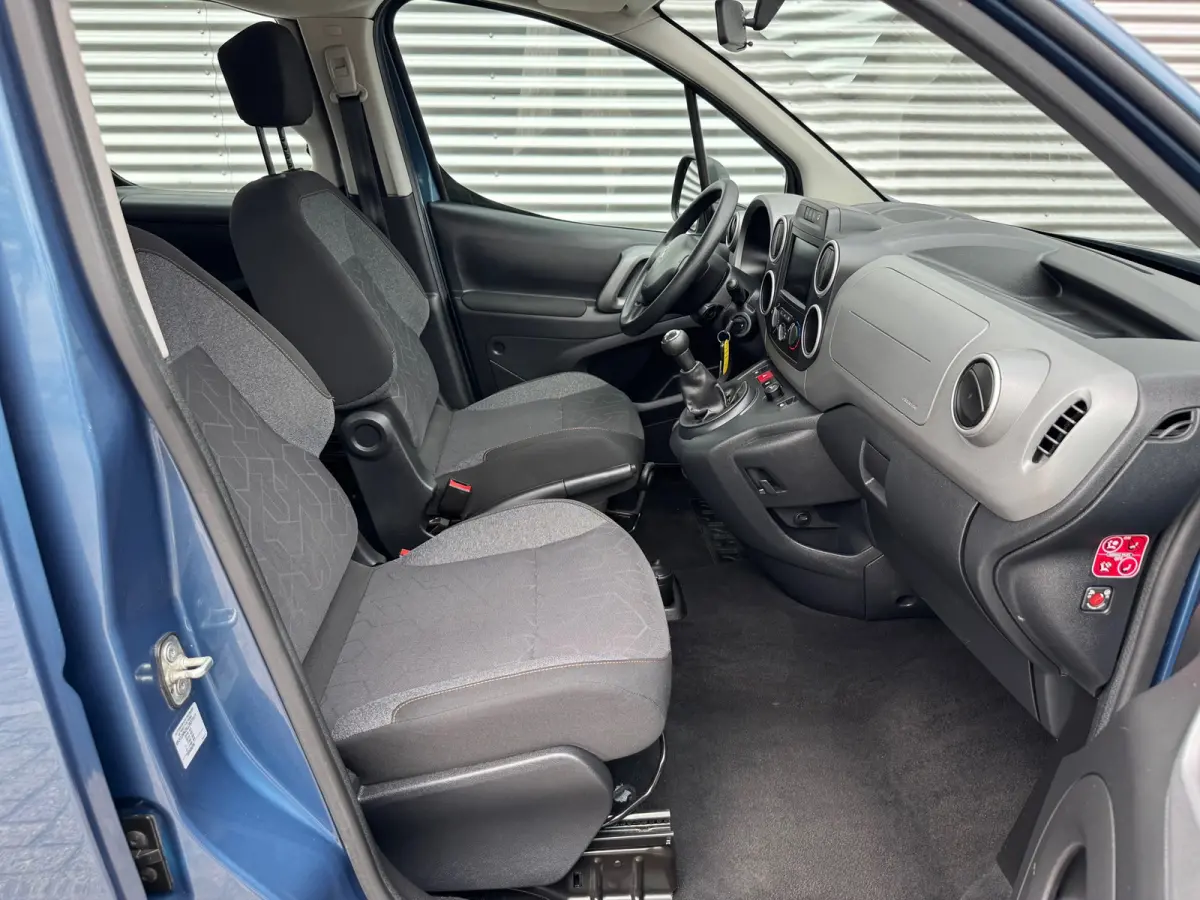 1.2 PureTech Allure,Parkeersensoren,cruisecontrol,Navigatie/bluetooth,trekhaak,