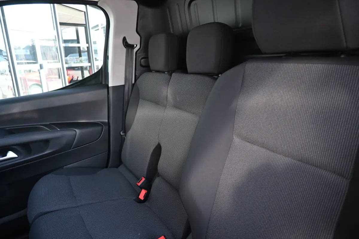 136 L1 50 kWh Tot 8 Jaar Garantie! 98% SOH | Betimmering | Full-LED | Adaptive Cruise | 16"LMV | Navigatie | Achteruitrijcamera | !!