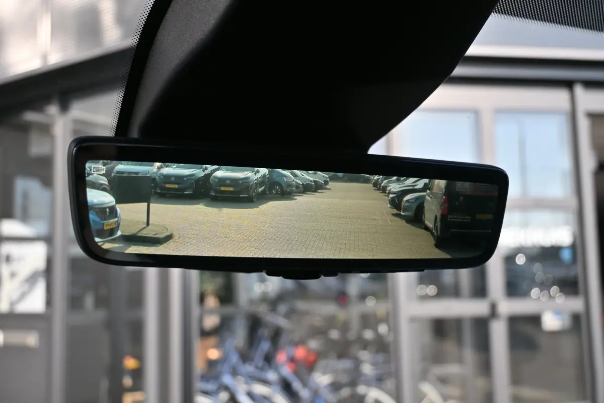 136 L1 50 kWh Tot 8 Jaar Garantie! 98% SOH | Betimmering | Full-LED | Adaptive Cruise | 16"LMV | Navigatie | Achteruitrijcamera | !!