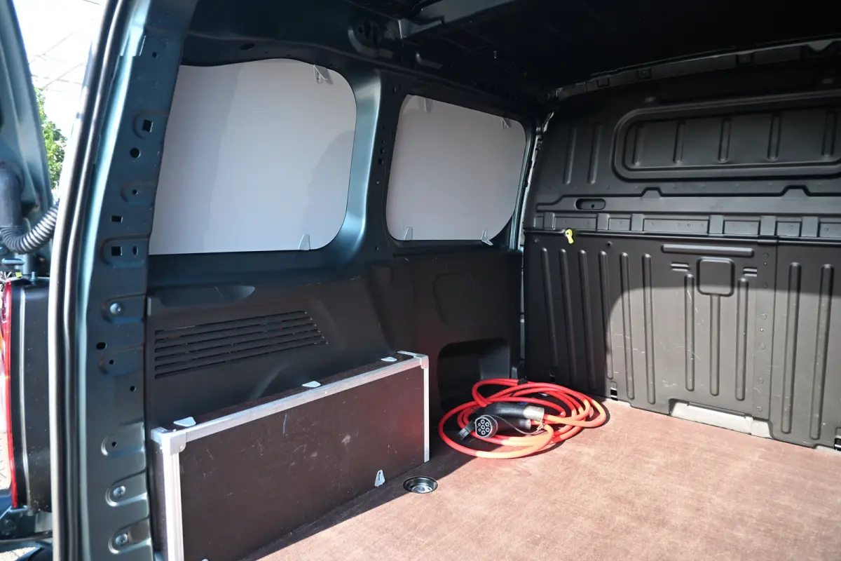 136 L1 50 kWh Tot 8 Jaar Garantie! 98% SOH | Betimmering | Full-LED | Adaptive Cruise | 16"LMV | Navigatie | Achteruitrijcamera | !!