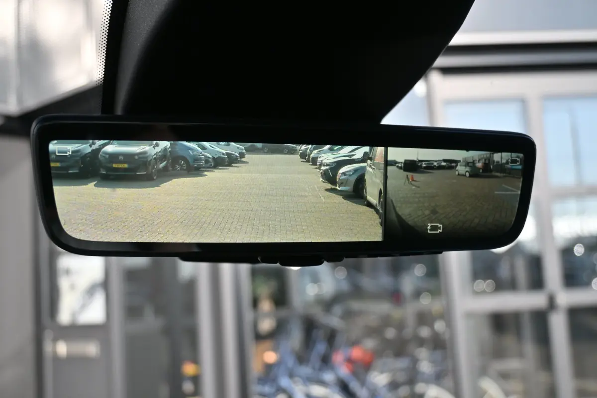 136 L1 50 kWh Tot 8 Jaar Garantie! 98% SOH | Betimmering | Full-LED | Adaptive Cruise | 16"LMV | Navigatie | Achteruitrijcamera | !!