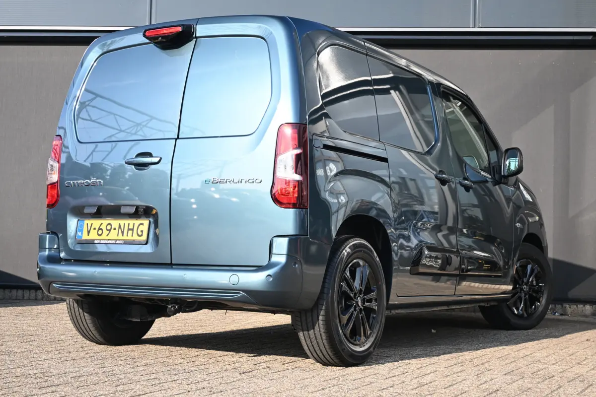 136 L1 50 kWh Tot 8 Jaar Garantie! 98% SOH | Betimmering | Full-LED | Adaptive Cruise | 16"LMV | Navigatie | Achteruitrijcamera | !!