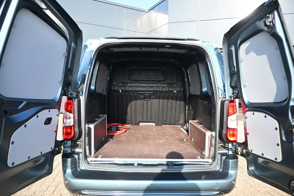 136 L1 50 kWh Tot 8 Jaar Garantie! 98% SOH | Betimmering | Full-LED | Adaptive Cruise | 16"LMV | Navigatie | Achteruitrijcamera | !!