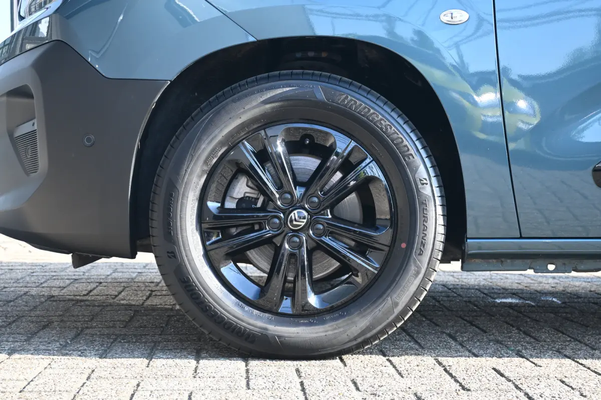 136 L1 50 kWh Tot 8 Jaar Garantie! 98% SOH | Betimmering | Full-LED | Adaptive Cruise | 16"LMV | Navigatie | Achteruitrijcamera | !!