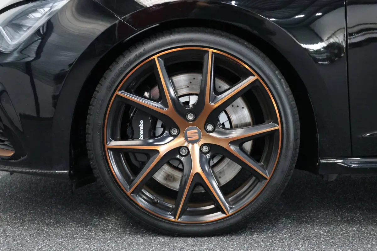 2.0 TSI 4DRIVE CUPRA R 300+PK LED/CARBON/VIRTUAL/SFEER/PANO/ALCANTARA+S.VERWARMING/19" LMV/CAM/ACC/12 MND GARANTIE!