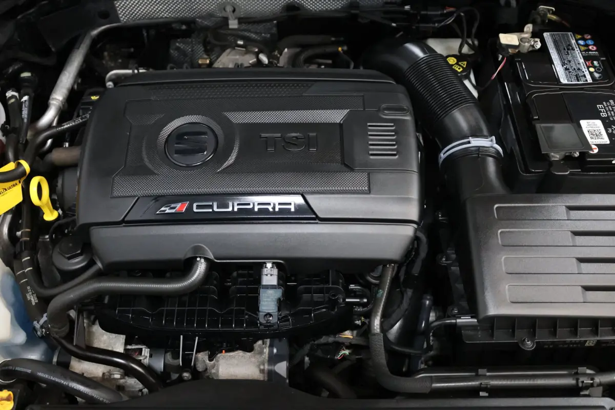 2.0 TSI 4DRIVE CUPRA R 300+PK LED/CARBON/VIRTUAL/SFEER/PANO/ALCANTARA+S.VERWARMING/19" LMV/CAM/ACC/12 MND GARANTIE!