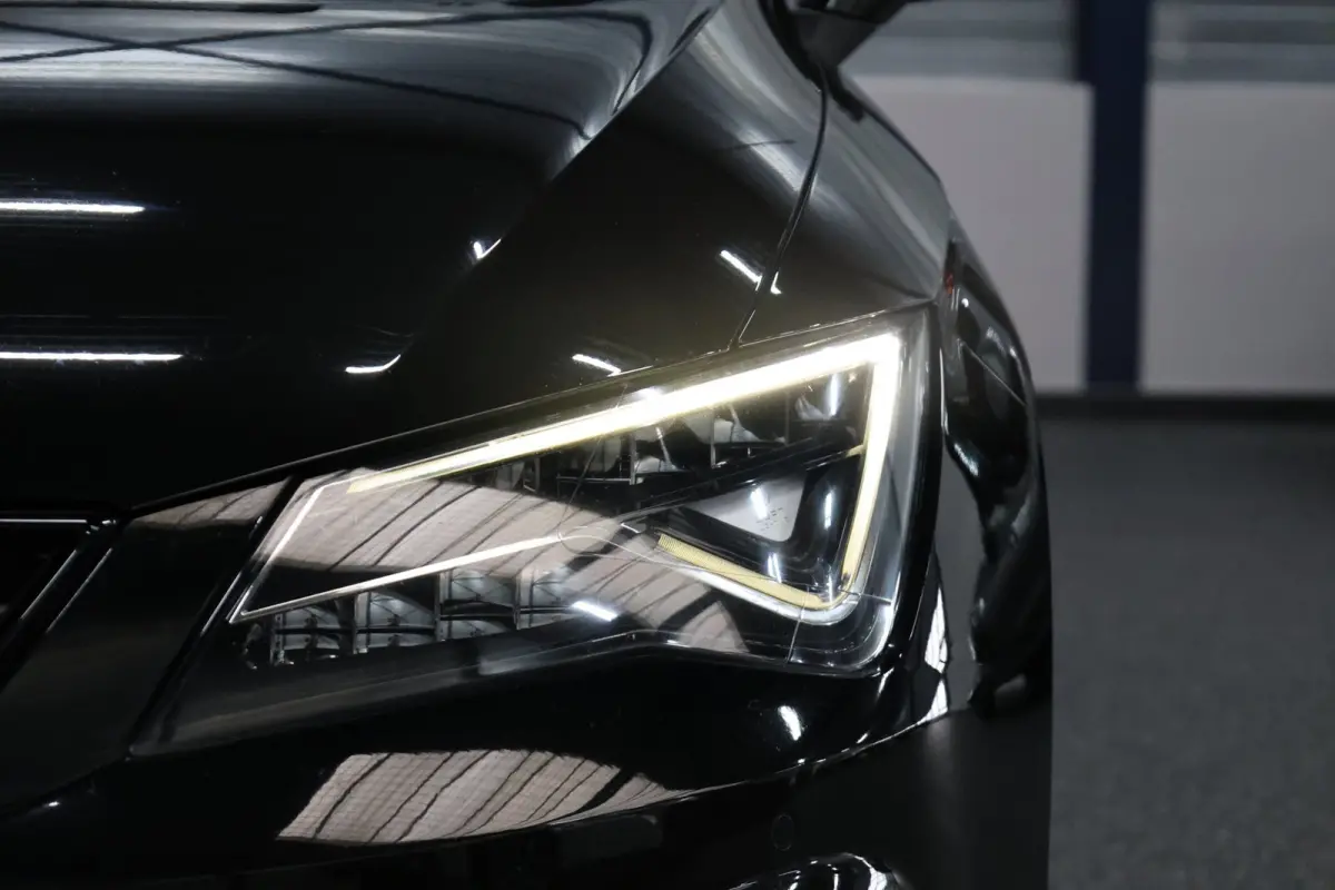 2.0 TSI 4DRIVE CUPRA R 300+PK LED/CARBON/VIRTUAL/SFEER/PANO/ALCANTARA+S.VERWARMING/19" LMV/CAM/ACC/12 MND GARANTIE!