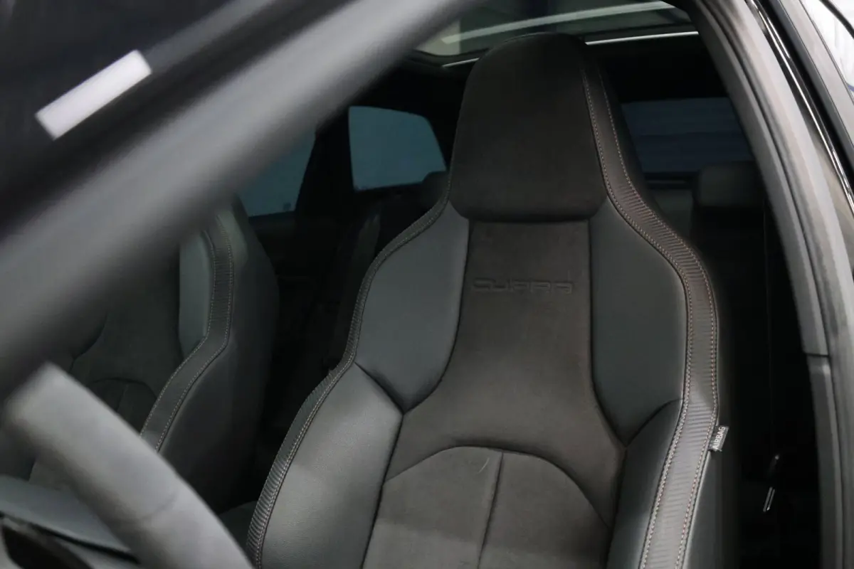 2.0 TSI 4DRIVE CUPRA R 300+PK LED/CARBON/VIRTUAL/SFEER/PANO/ALCANTARA+S.VERWARMING/19" LMV/CAM/ACC/12 MND GARANTIE!