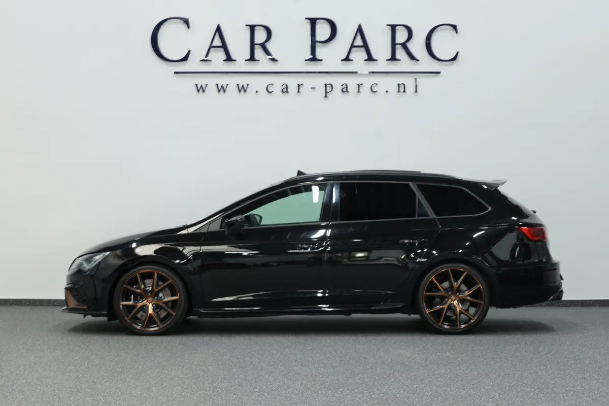 2.0 TSI 4DRIVE CUPRA R 300+PK LED/CARBON/VIRTUAL/SFEER/PANO/ALCANTARA+S.VERWARMING/19" LMV/CAM/ACC/12 MND GARANTIE!