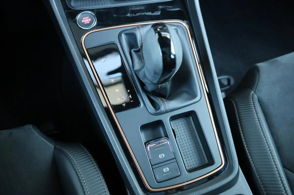 2.0 TSI 4DRIVE CUPRA R 300+PK LED/CARBON/VIRTUAL/SFEER/PANO/ALCANTARA+S.VERWARMING/19" LMV/CAM/ACC/12 MND GARANTIE!