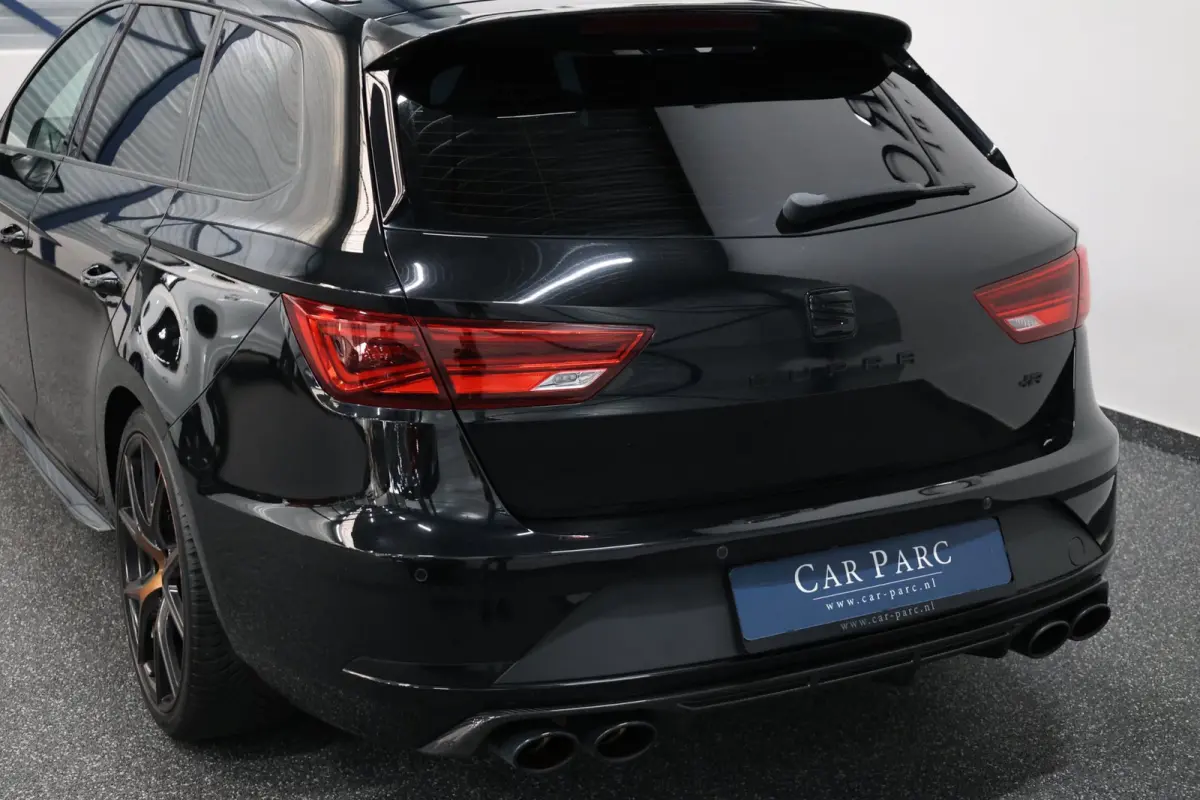 2.0 TSI 4DRIVE CUPRA R 300+PK LED/CARBON/VIRTUAL/SFEER/PANO/ALCANTARA+S.VERWARMING/19" LMV/CAM/ACC/12 MND GARANTIE!