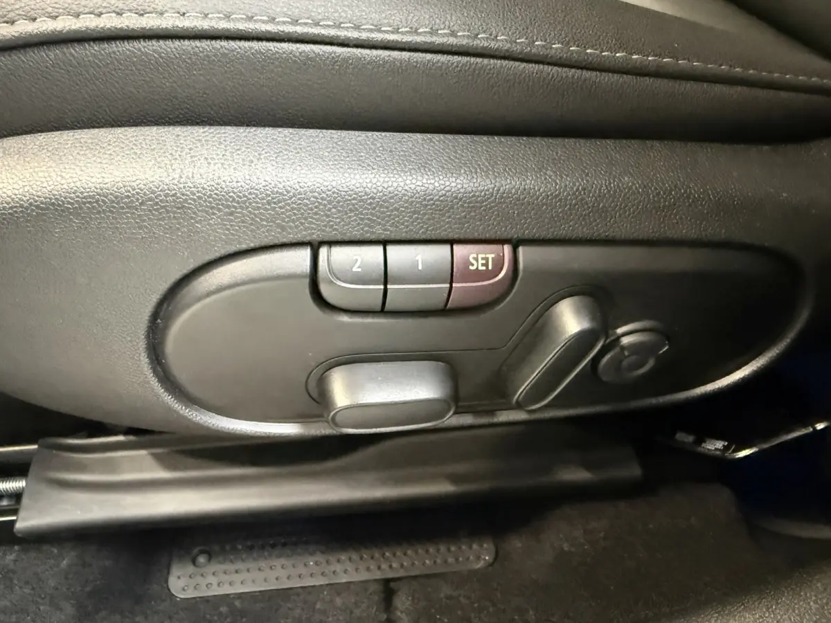 2.0 Cooper SE ALL4 Leder/Apple/Camera
