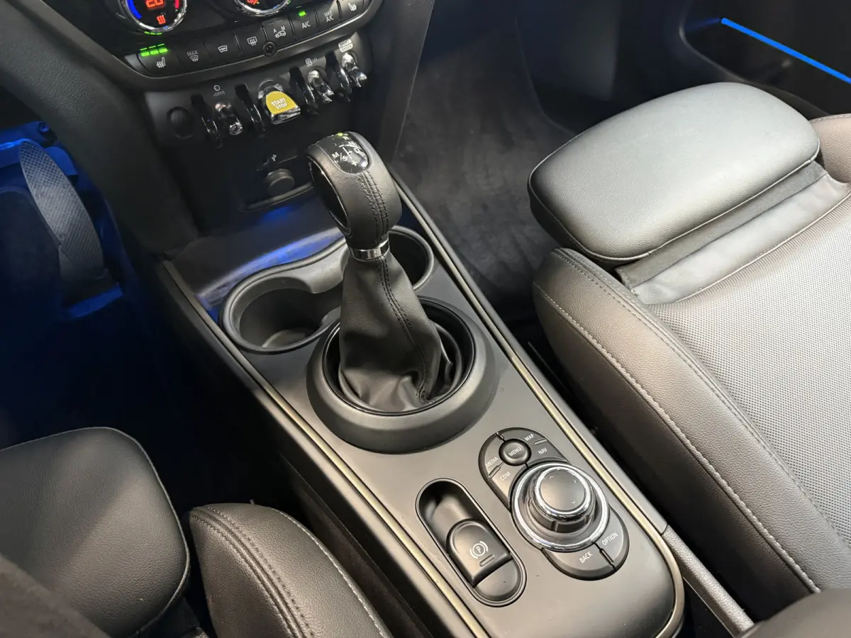 2.0 Cooper SE ALL4 Leder/Apple/Camera