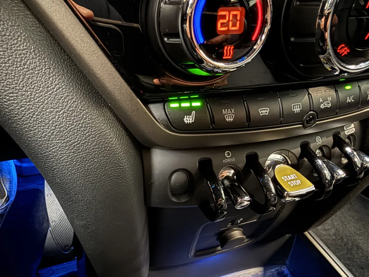 2.0 Cooper SE ALL4 Leder/Apple/Camera