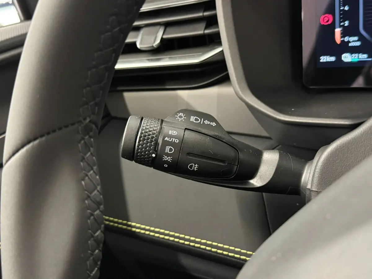 1.5 Core | Achteruitrijcamera | Alarmsysteem | Apple Carplay/Android Auto|telefoonintegratie premium