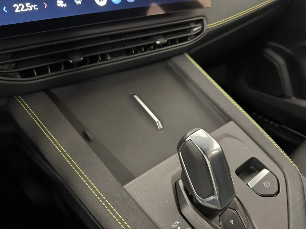 1.5 Core | Achteruitrijcamera | Alarmsysteem | Apple Carplay/Android Auto|telefoonintegratie premium