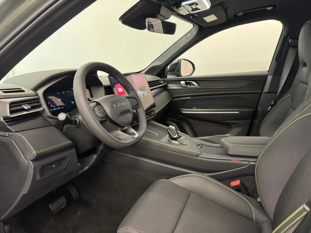 1.5 Core | Achteruitrijcamera | Alarmsysteem | Apple Carplay/Android Auto|telefoonintegratie premium