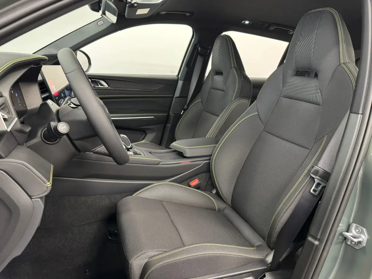 1.5 Core | Achteruitrijcamera | Alarmsysteem | Apple Carplay/Android Auto|telefoonintegratie premium
