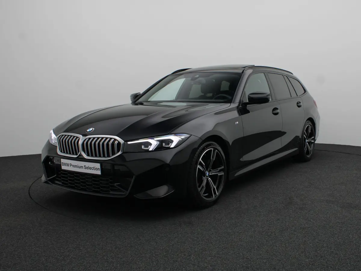 320i M Sportpakket | Panoramadak | Trekhaak | Achteruitrijcamera | Parking Assistant | 18''