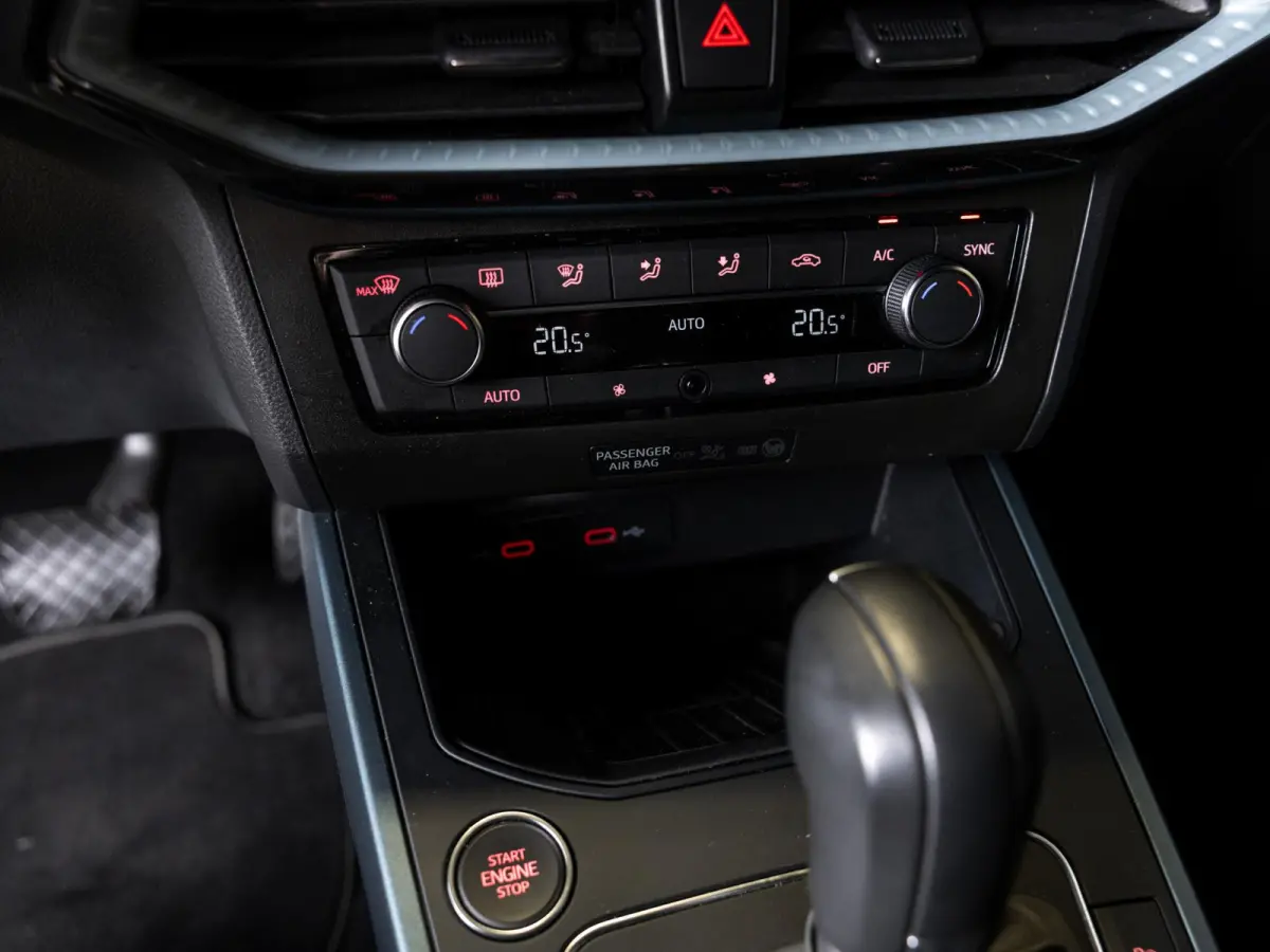 1.0 TSI Xperience / 110pk / Airco / Klimaatregeling / Apple carplay / Navigatie
