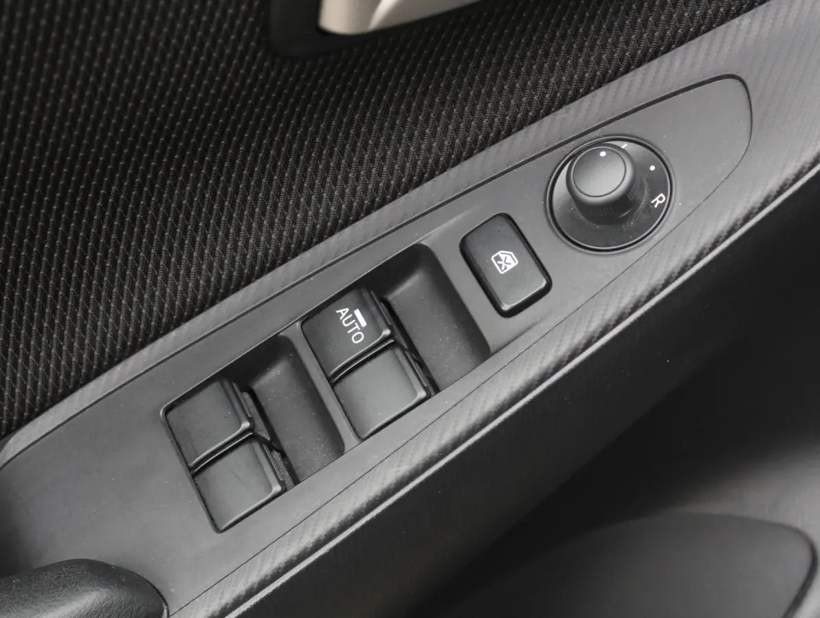 1.5 Skyactiv-G Style Selected AIRCO | LMV16 | LED | CAMERA | CARPLAY | CRUISE | DAB