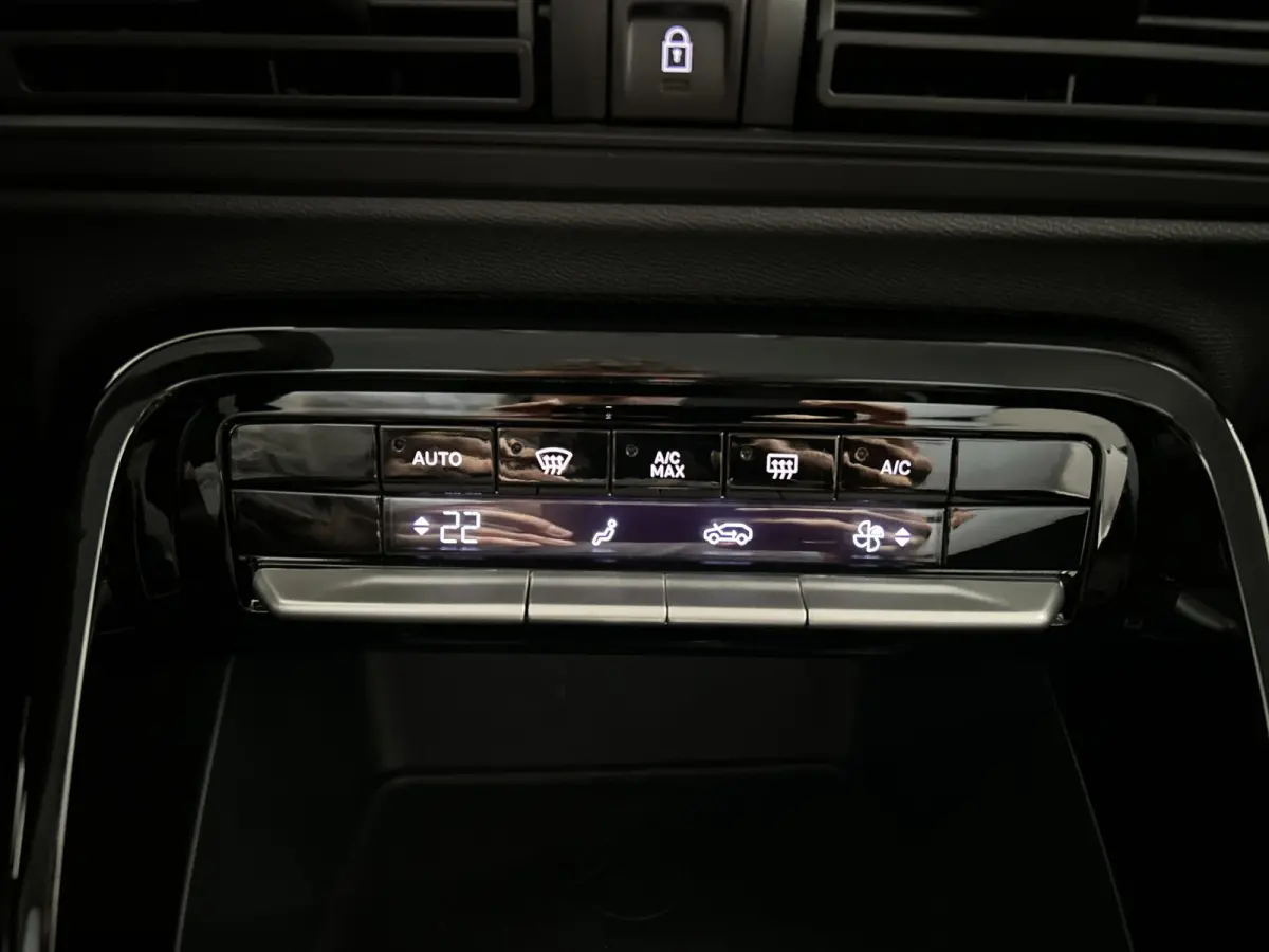 Max 113pk Comfort Range 44 kWh | 11kw 3-fase lader | head up display | navigatie | Bespaar € 6.750,00!!