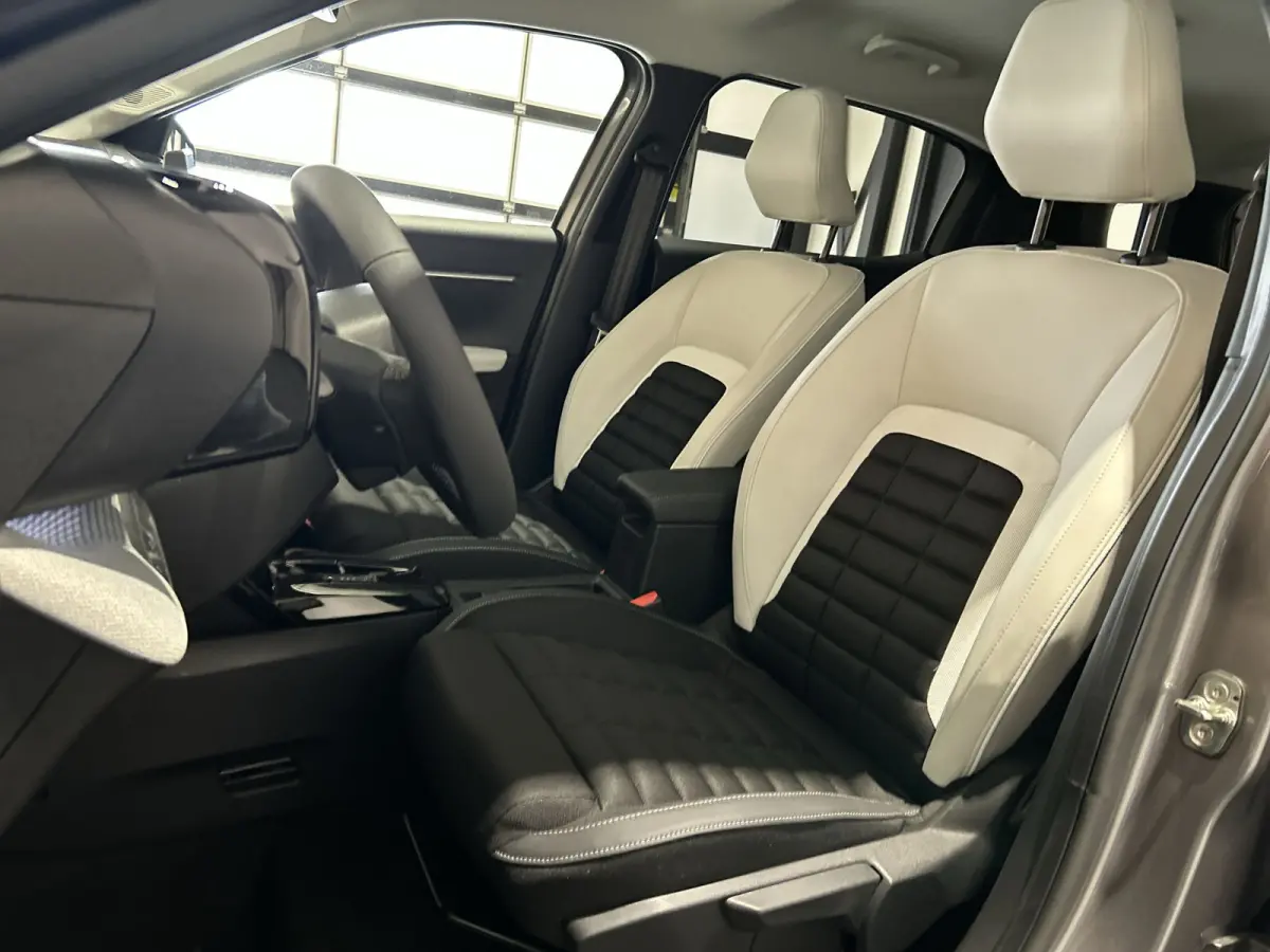 Max 113pk Comfort Range 44 kWh | 11kw 3-fase lader | head up display | navigatie | Bespaar € 6.750,00!!