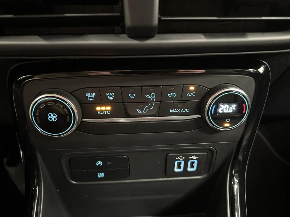 1.0 EcoBoost Titanium ECC LM CARPLAY NAVI CRUISE.