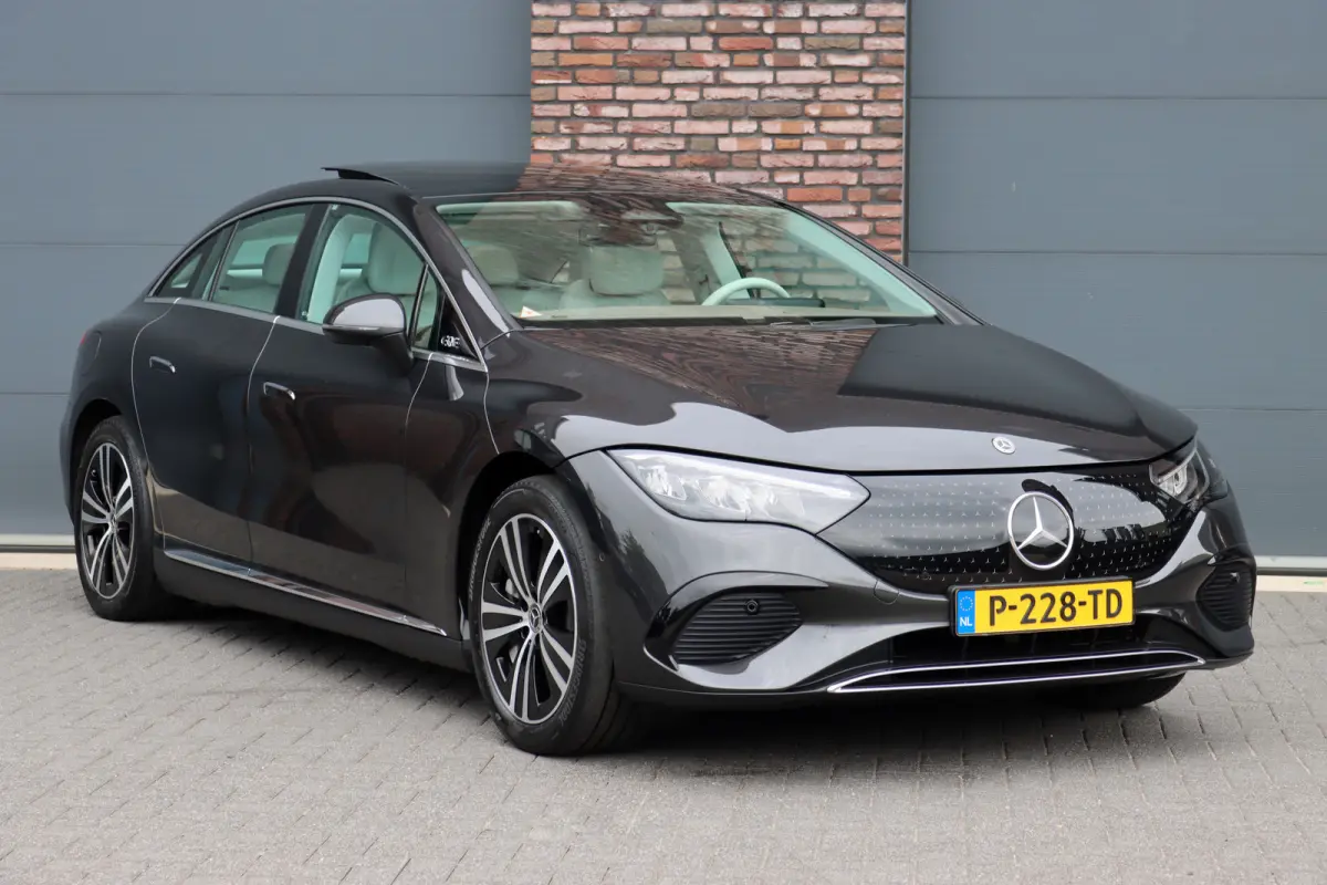 350+ Launch Edition Luxury Line 91 kWh | Distronic | Panoramadak | Memory | Leder | Camera | HUD | Keyless Go | Verwarmd Stuurwiel | High Perf. LED |