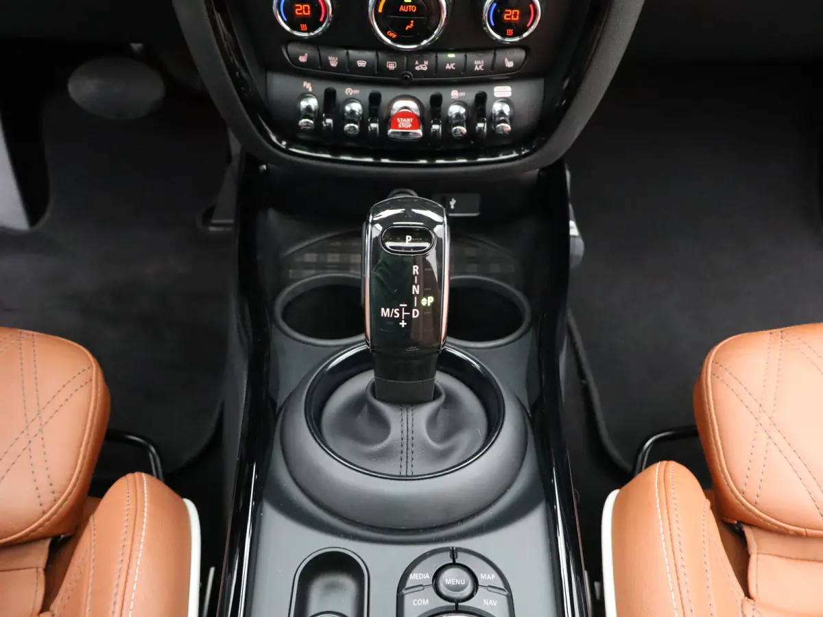 Mini 1.5 Cooper Richmond Park Edition |  Achteruitrijcamera | Panoramisch schuifdak | Climate Control | Apple Carplay/Android Auto