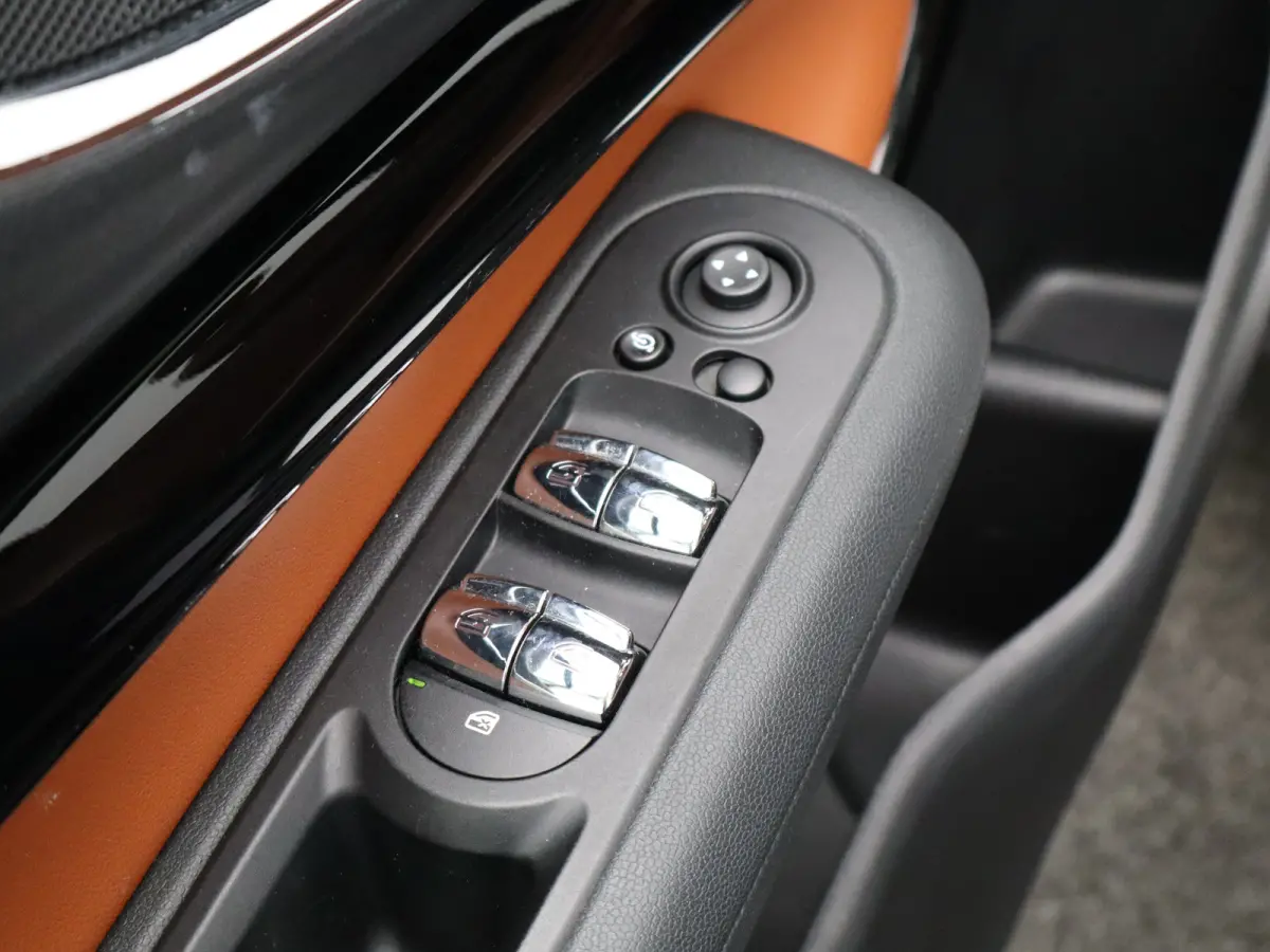 Mini 1.5 Cooper Richmond Park Edition |  Achteruitrijcamera | Panoramisch schuifdak | Climate Control | Apple Carplay/Android Auto