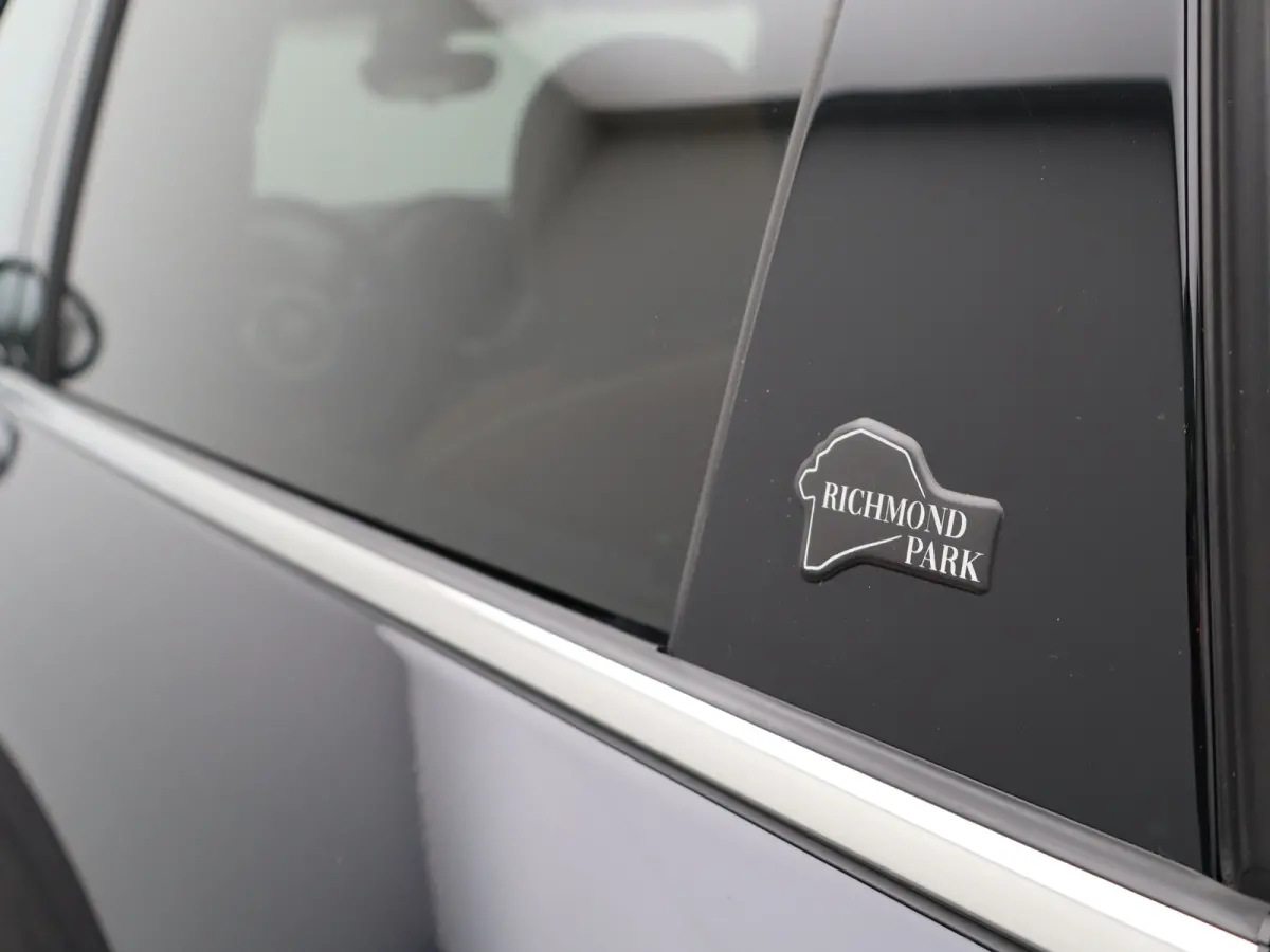 Mini 1.5 Cooper Richmond Park Edition |  Achteruitrijcamera | Panoramisch schuifdak | Climate Control | Apple Carplay/Android Auto