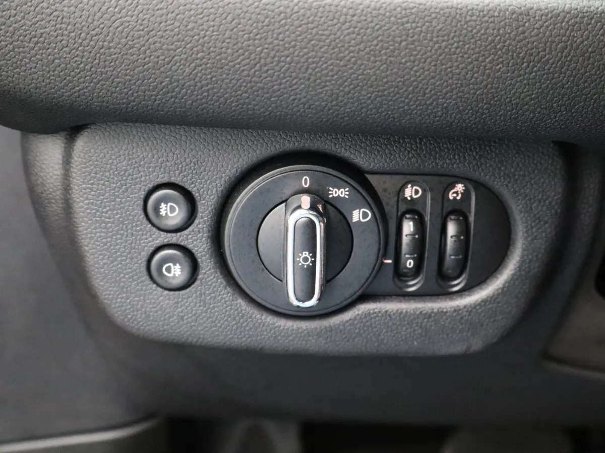 Mini 1.5 Cooper Richmond Park Edition |  Achteruitrijcamera | Panoramisch schuifdak | Climate Control | Apple Carplay/Android Auto