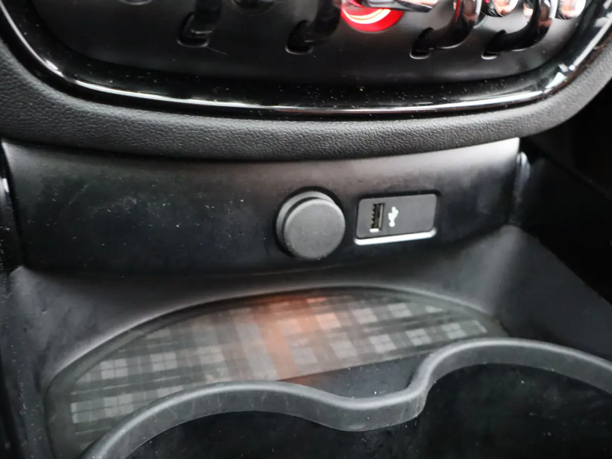 Mini 1.5 Cooper Richmond Park Edition |  Achteruitrijcamera | Panoramisch schuifdak | Climate Control | Apple Carplay/Android Auto